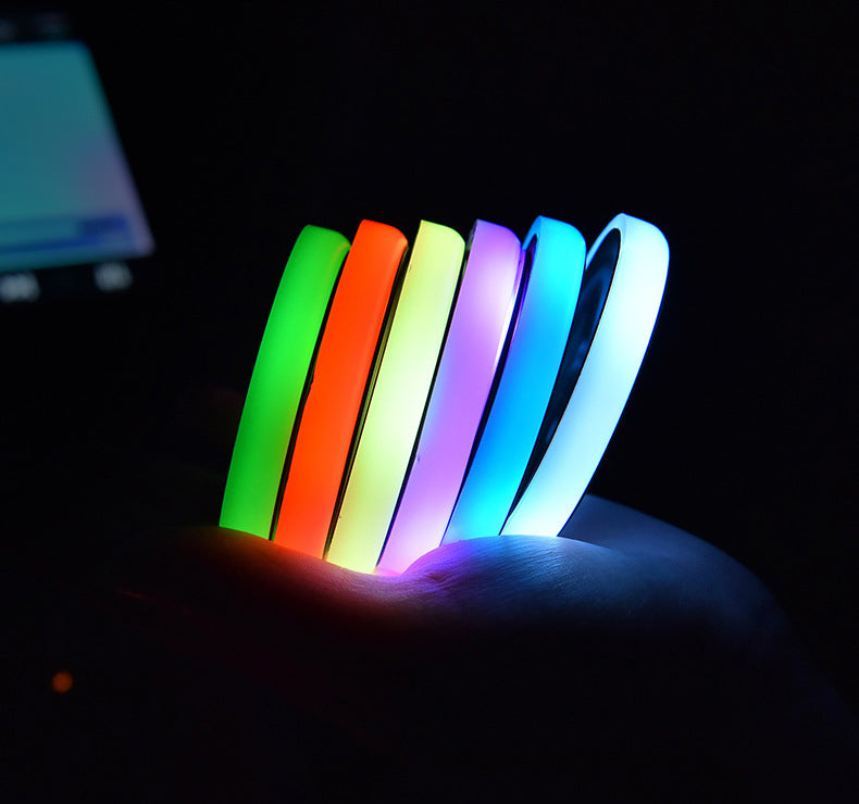 Posavasos LED colorido con luz ambiental antideslizante y carga solar y USB